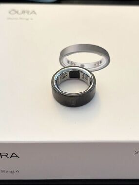 Oura Smart Ring 4 in Stealth Size 6